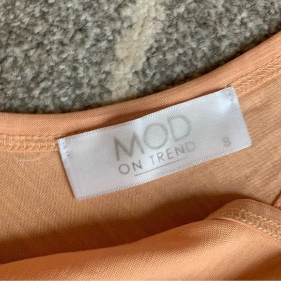 MOD on Trend Peach Soft HiLo Tank Top - Picture 2 of 3